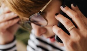 Jongen gaat het graf van zijn tweelingbroer bezoeken, komt niet terug naar huis, zelfs niet om 23.00 uur — Verhaal van de dag