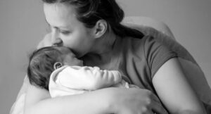 Man die drie keer gescheiden is, bespot zijn vierde vrouw tijdens haar zwangerschapsverlof totdat zij zijn ex-vrouwen ontmoet – Verhaal van de dag.
