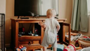 Mijn stiefdochters hebben het paspoort van mijn dochter verstopt, zodat ze niet op vakantie kan – ik wilde de reis helemaal annuleren, maar het karma voorkwam dat.