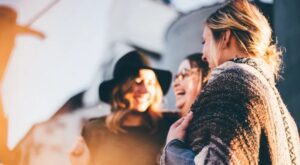 Man die drie keer gescheiden is, bespot zijn vierde vrouw tijdens haar zwangerschapsverlof totdat zij zijn ex-vrouwen ontmoet – Verhaal van de dag.
