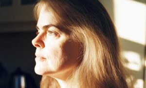 Op 79-jarige leeftijd was het huwelijk van mijn moeder perfect, totdat ze een schokkende regel oplegde voor degene die het boeket zou vangen.
