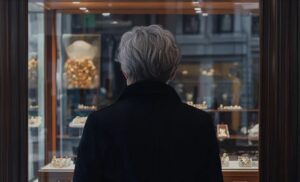 Een vreemde heeft me eens geholpen – аndat hij overal begon te verschijnen waar ik ook ging.