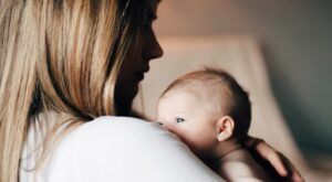 Man die drie keer gescheiden is, bespot zijn vierde vrouw tijdens haar zwangerschapsverlof totdat zij zijn ex-vrouwen ontmoet – Verhaal van de dag.