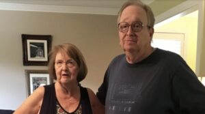 De ouders van mijn overleden partner verschenen plotseling en eisten dat ik hen de sleutels van zijn huis zou geven — ik stemde in onder één voorwaarde.