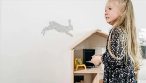 Mijn kleindochter heeft me uit mijn huis gezet omdat ik haar voor haar volgers 'in verlegenheid bracht' — als reactie gaf ik haar een les die haar voor altijd veranderde.