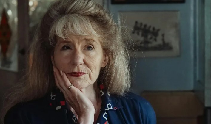 78-jarige vrouw keert terug van het verpleeghuis naar haar huis, alleen om een landhuis te vinden met andere sloten.