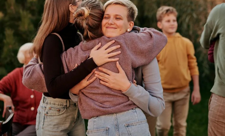 Alle vrouwen in mijn familie waren op mijn bruiloft in het wit gekleed - Wat mijn verloofde deed, verraste me.