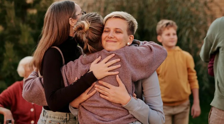 Alle vrouwen van mijn familie verschenen op mijn bruiloft in het wit - Wat mijn verloofde deed, schokte me.