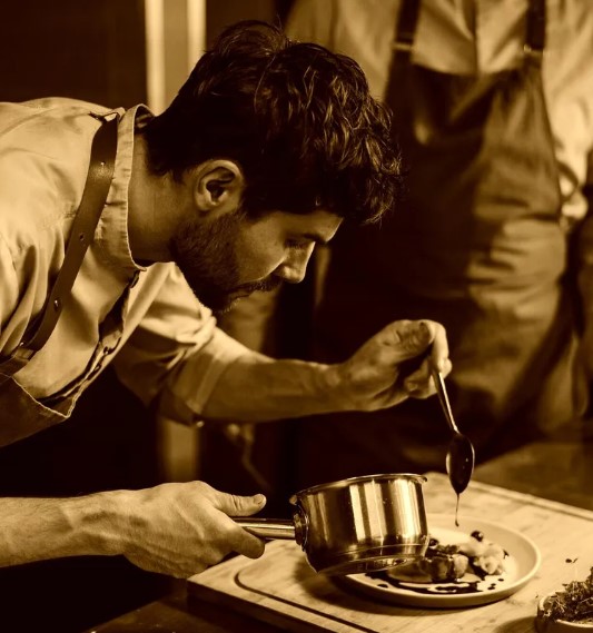 Een man vermomt zich als dakloze en bezoekt zijn restaurants om zijn erfgenaam te bepalen – Verhaal van de dag