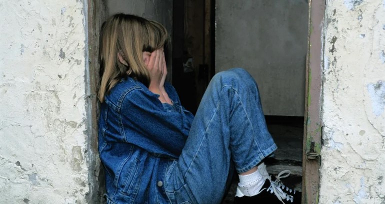 Mijn buurvrouw kopieerde alles wat ik deed, totdat ik de hartverscheurende reden voor haar gedrag ontdekte – Verhaal van de dag