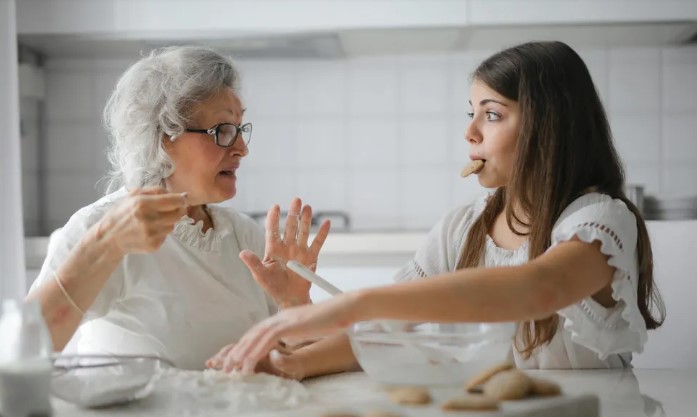 Mijn grootmoeder deed alsof ze doof was om ons te testen voordat ze de erfenis verdeelde – iedereen kreeg wat hij verdiende.