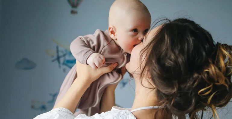 Mijn schoonmoeder en man zeiden dat Moederdag alleen voor ‘oudere’ moeders is — mijn familie heeft hen ongelijk bewezen.