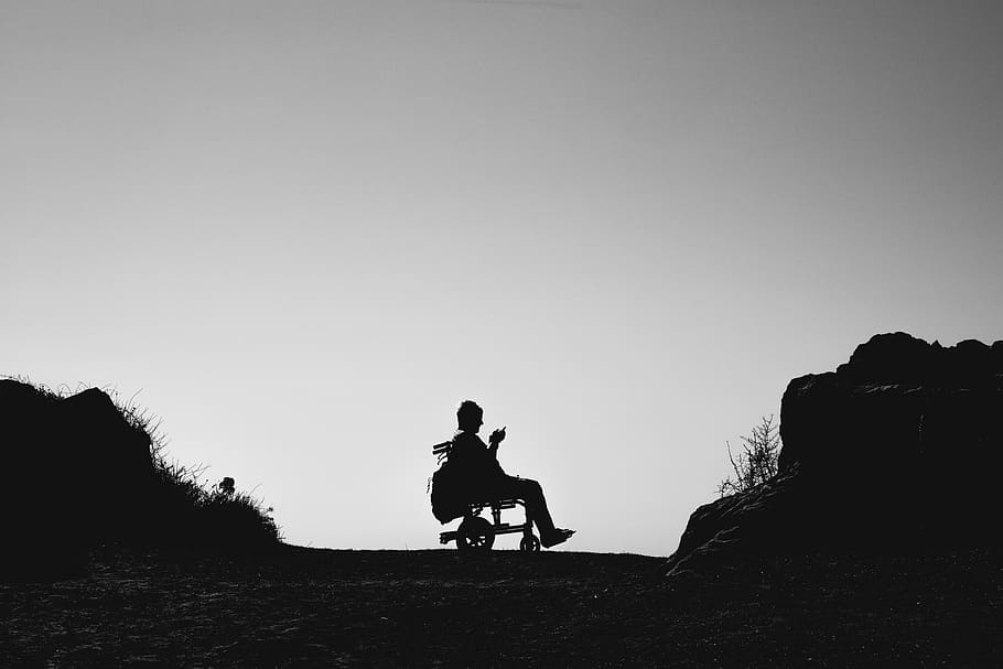 Hergeboren Stoelen – Een Ontroerend Verhaal over Meubels die uit de Greep van de Tijd zijn Bevrijd