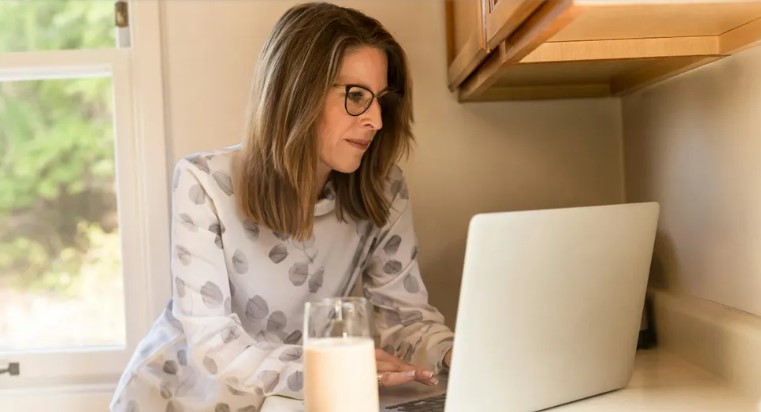 Mijn schoonmoeder verhuurde het huis waarin ik woonde stiekem aan een vreemde — Verhaal van de dag