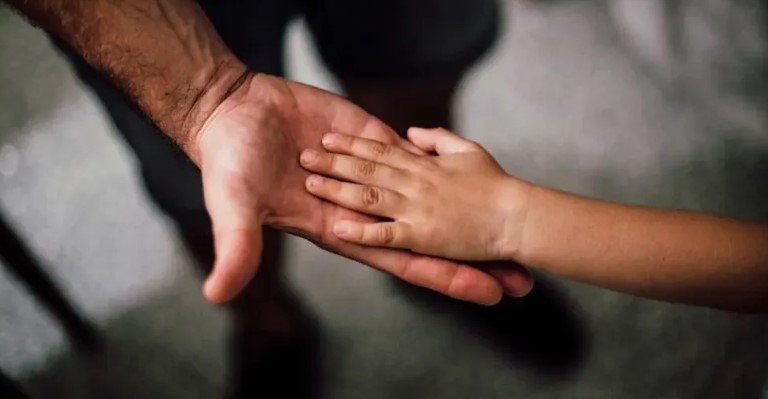 Mijn schoonmoeder zei dat mijn dochter eigenlijk geen familie was en probeerde van haar af te komen, maar ze kreeg er heel snel spijt van — Verhaal van de dag