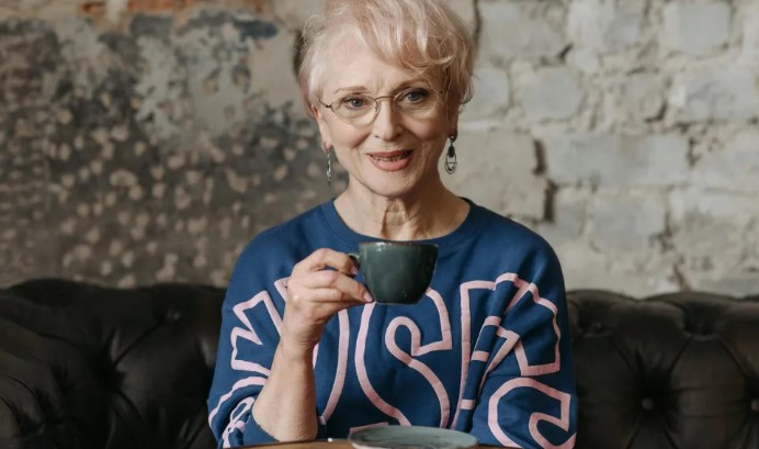 "Niemand van haar familie kwam opdagen voor de verjaardag van onze vaste cafégast – maar ik probeerde het goed te maken."
