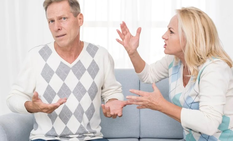 Mijn stiefmoeder verkocht stiekem de piano die ik van mijn overleden moeder had geërfd, om "van elke herinnering af te komen" – maar het karma trof haar hard.
