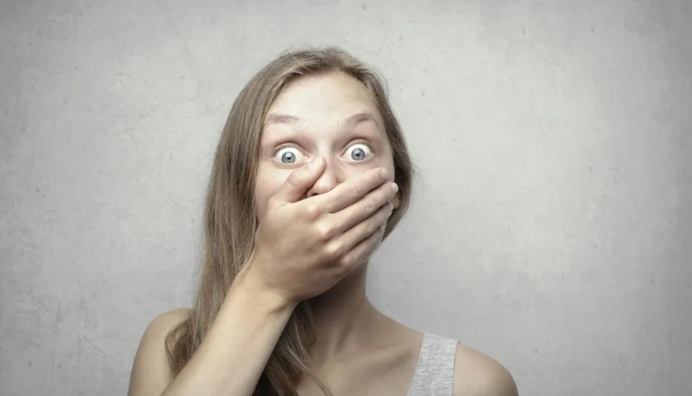 Mijn stiefmoeder verkocht stiekem de piano die ik van mijn overleden moeder had geërfd, om "van elke herinnering af te komen" – maar het karma trof haar hard.