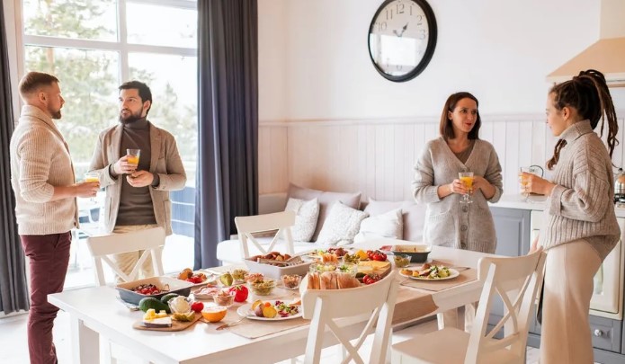 87-jarige man keert terug naar huis na ziekenhuisopname, ziet dat zijn spullen uit het huis zijn gehaald – Verhaal van de dag.