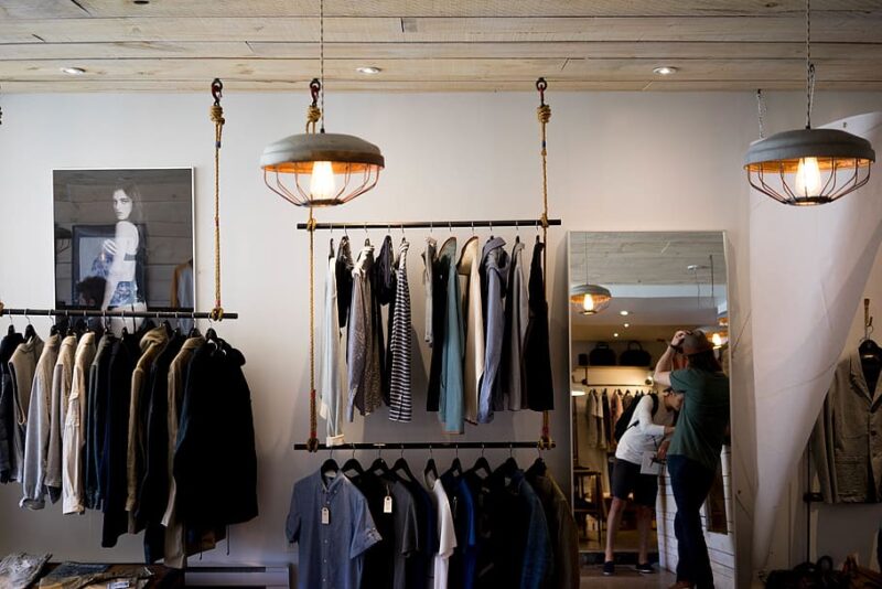 Een tweede leven in de naad: hoe een oude garderobe het begin werd van een nieuwe stijl