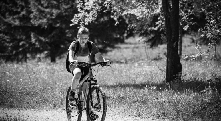 Waarom Heb Je Me Gebaard? Jongen Schaamt Zich voor Oude Moeder Tot Hij Ontdekt Dat Hij Niet Haar Zoon Is — Verhaal van de Dag