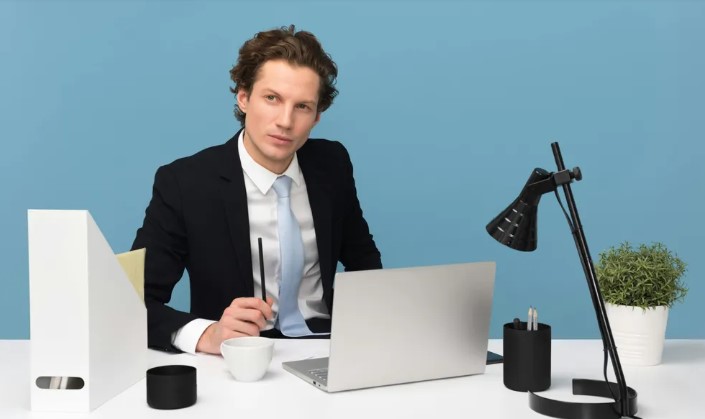 Ik vond kaartjes in de oude jas van mijn man en vroeg de volgende dag een scheiding aan.