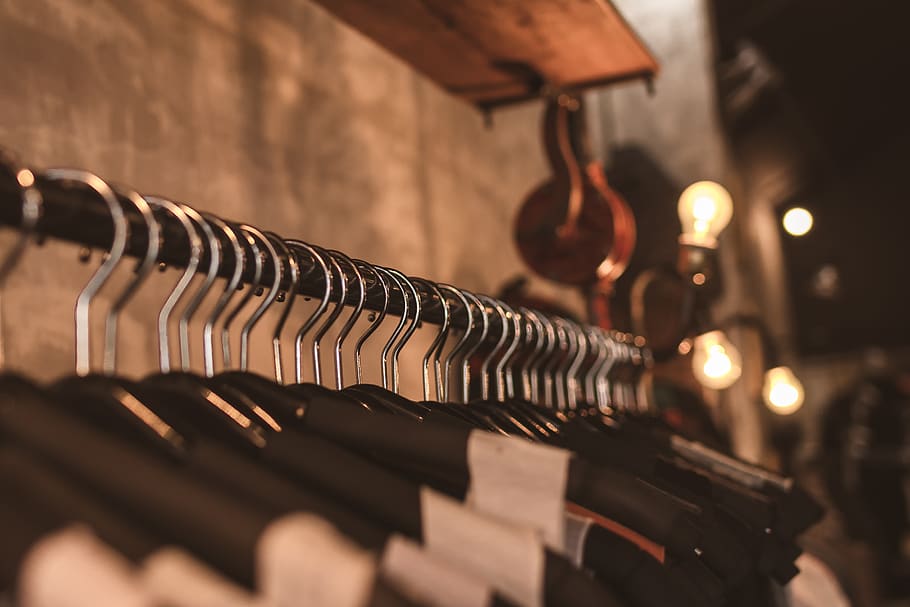 Een tweede leven in de naad: hoe een oude garderobe het begin werd van een nieuwe stijl