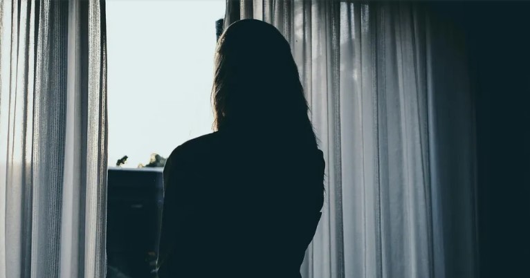Mijn ex spoot beledigingen over mijn hek – het kostte hem uiteindelijk alles.