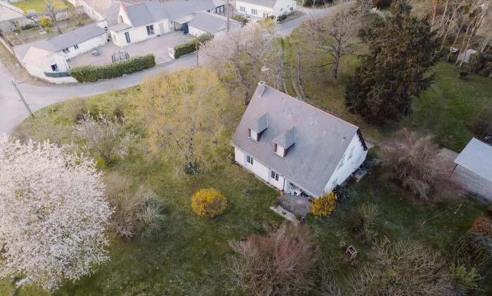 Mijn buur stuurde haar kind mijn gras maaien zonder te vragen en eiste vervolgens dat ik \$50 betaalde – ik gaf haar een realiteitscheck.