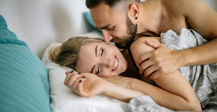 Mijn vrouw begon midden in de nacht ‘de planten water te geven’ – dus keek ik naar buiten en kon niet geloven wat ze echt aan het doen was.