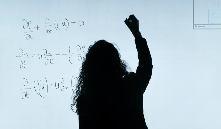 Man verlaat vrouw en kind voor jongere vrouw; jaren later wordt dochter zijn baas – verhaal van de dag