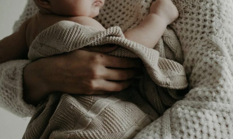 Mijn man verliet me voor zijn leidinggevende terwijl ik zwanger was – toen stelde hij voor om me een huis te geven in ruil voor een van mijn baby's.