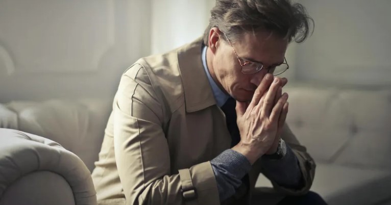 Alle gasten brachten zwarte cadeaus mee naar mijn verjaardagsfeest — had ik maar geweten wat eraan zat te komen.
