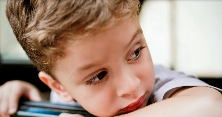 Ik leefde decennialang in een leugen totdat een oud medaillon de waarheid over mijn familie onthulde — Verhaal van de dag