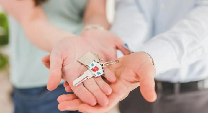 Nieuwe huiseigenaren eisten $10K voor 'hondengeur' — dus maakten we hun slimme huis tot een kleine nachtmerrie