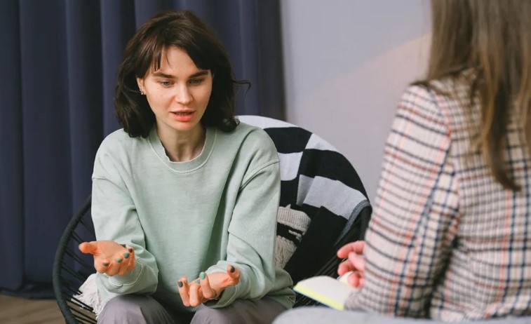 Ze was slechts een verdwaald klein meisje, totdat ik de medaillon om haar nek zag hangen die mijn moeder droeg op de dag dat ze verdween — Verhaal van de dag