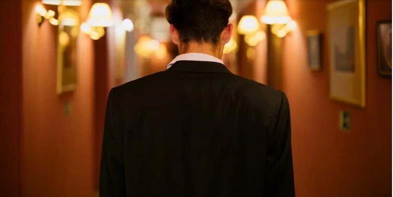 Mijn schoonmoeder begon passief-agressieve briefjes voor mij overal in huis achter te laten terwijl ze 'tijdelijk' bij ons woonde.