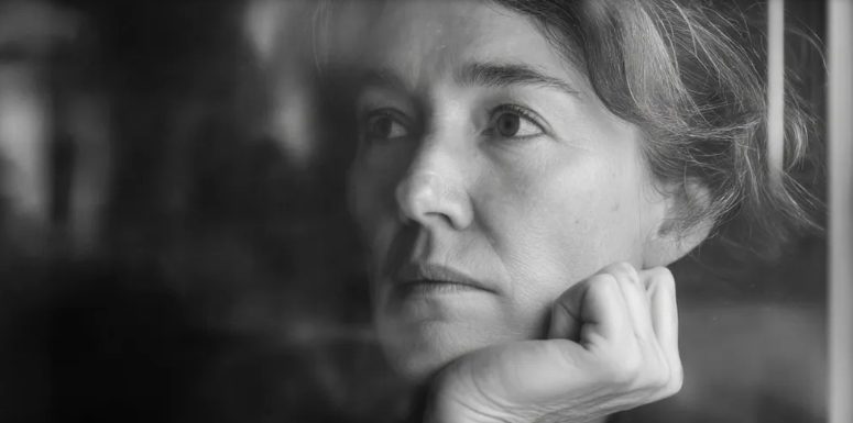 Mijn dochter wilde jarenlang niet met me praten, totdat ik de verjaardagskaart vond die ze nooit had verstuurd — Verhaal van de dag