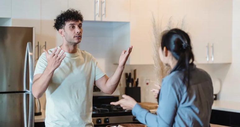 Een vader ontdekt dat zijn tweelingzonen eigenlijk zijn broers zijn – Verhaal van de dag