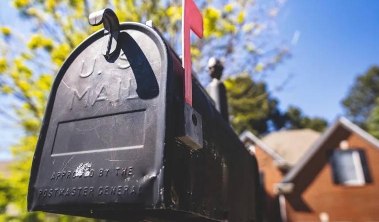 Ik schreef dagelijks vanuit een verzorgingshuis aan mijn zoon, zonder dat hij antwoordde, totdat een vreemdeling kwam en mij naar huis bracht - Verhaal van de dag