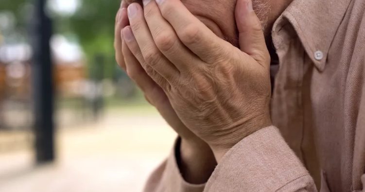 Mijn pas volwassen dochter had bijna een oude man getrouwd. Ik was geschokt, tot ik de waarheid hoorde – verhaal van de dag.