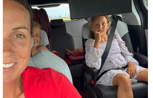 Nadat ze haar derde kind had gekregen, stortte ze in – toen ontdekte ze dat ze al vijf jaar met ongeneeslijke kanker leefde.
