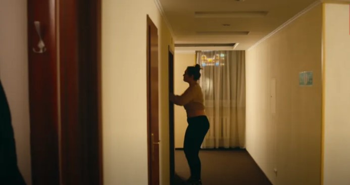 Man bedriegt vrouw met zijn secretaresse, maar krijgt later karma terug – Verhaal van de dag