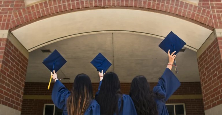 Ik haastte me naar de diploma-uitreiking van mijn dochter - maar uiteindelijk werd ik buitengesloten.