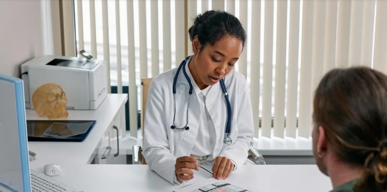 Mijn man vertrok meteen nadat onze zoon de diagnose autisme kreeg, maar eiste een maand later volledige voogdij, en de reden liet me sprakeloos achter — Verhaal van de dag