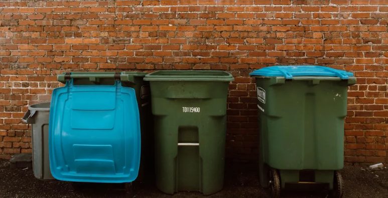 Mijn verloofde gooide alle speelgoed van mijn dochter in de prullenbak – en dat was nog niet eens het ergste deel.
