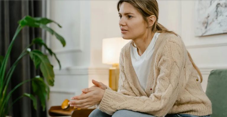 Ik brak in op de bruiloft van mijn stiefzus om die te verpesten – een moment later bedankte ze me.