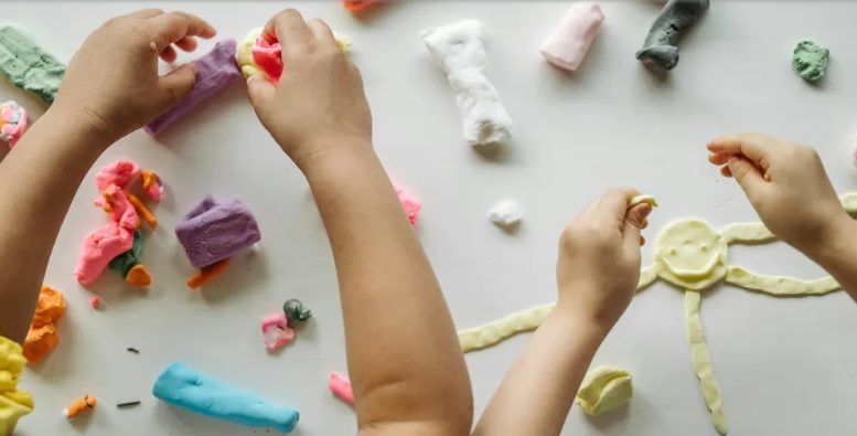 Mijn man stond erop dat ik een pauze nam terwijl hij voor het eerst alleen op de baby paste — wat ik aantrof toen ik thuiskwam, schokte me.