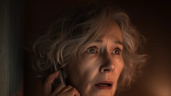 Mijn kleinzoon gaf me stiekem een walkietalkie voor praatjes voor het slapengaan – wat ik op een nacht hoorde, brak me helemaal.