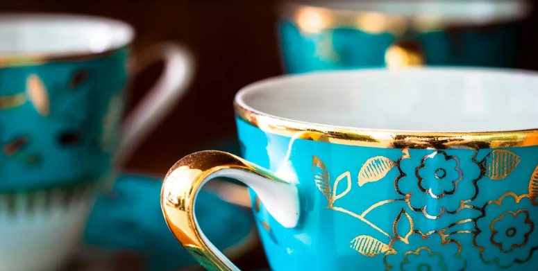 Mijn toekomstige schoonmoeder eiste 25 cadeaus voor zichzelf voordat ik hun familie mocht toetreden – ‘terugbetaling voor ieder jaar dat ze in mijn verloofde heeft gestoken’.